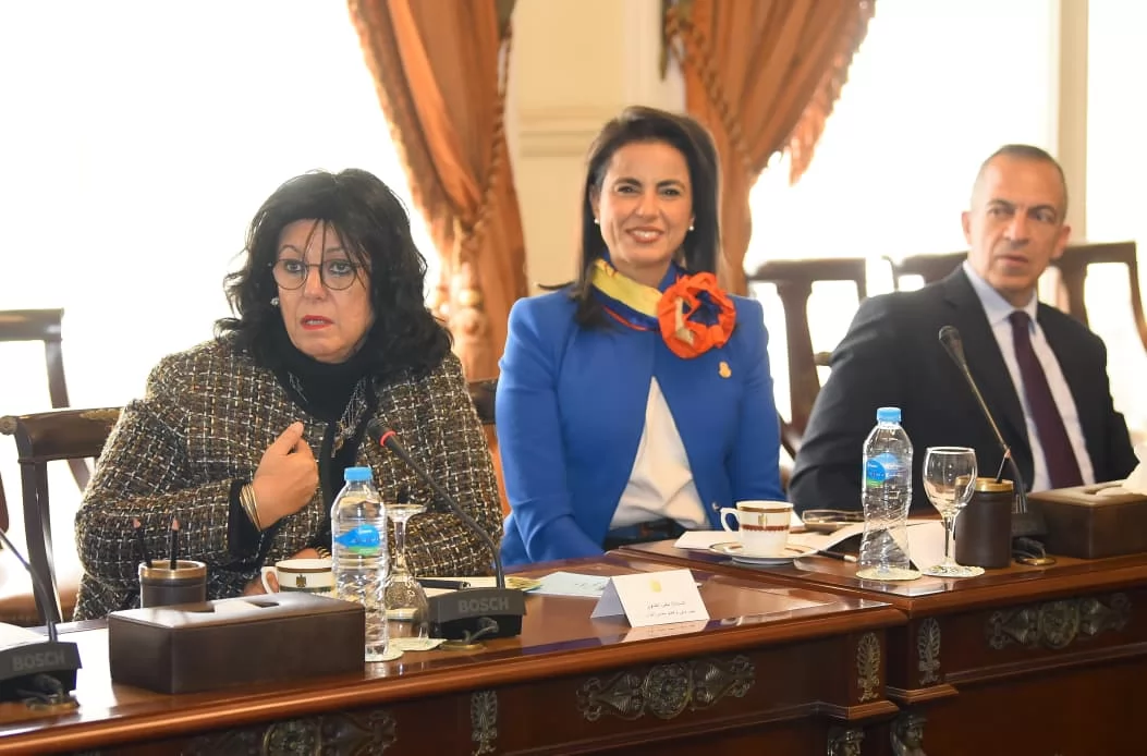 وزير الخارجية يلتقي أعضاء اللجنة الوطنية لآلية مراجعة النظراء الأ