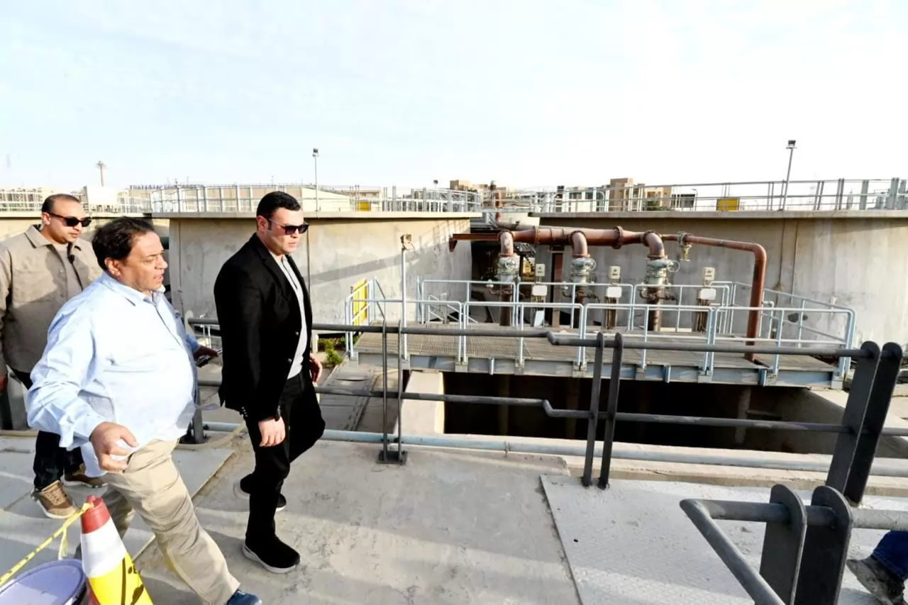 وزير الإسكان يوجه بتكثيف أعمال محطة مياه الشيخ زايد