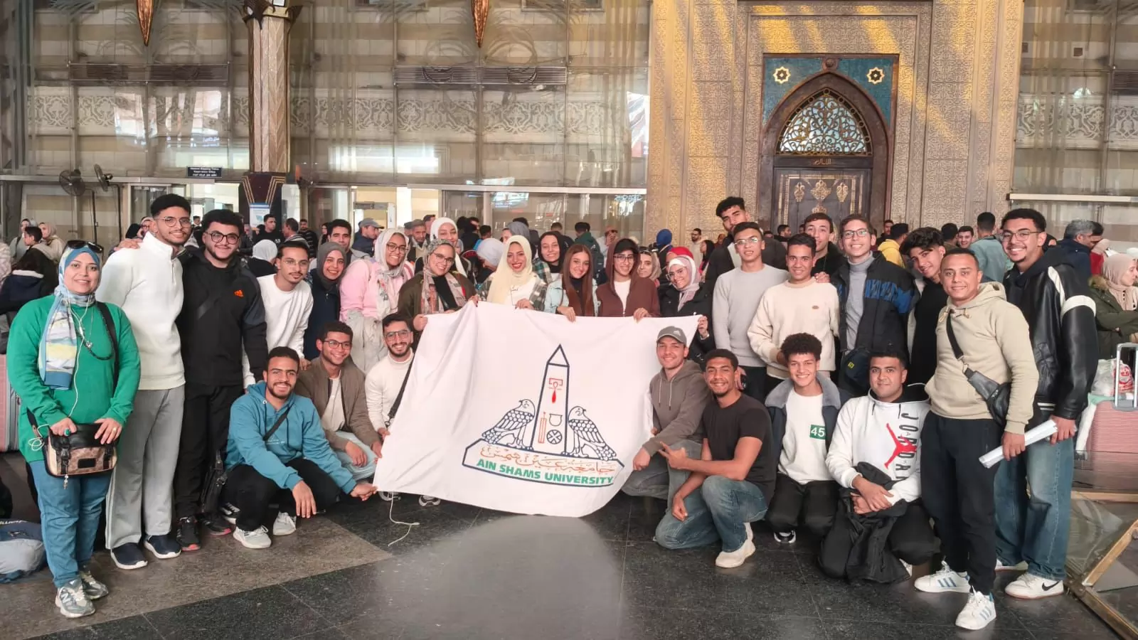 طلاب جامعة عين شمس يشاركون في رحلة إلى مدينتي الأقصر وأسوان