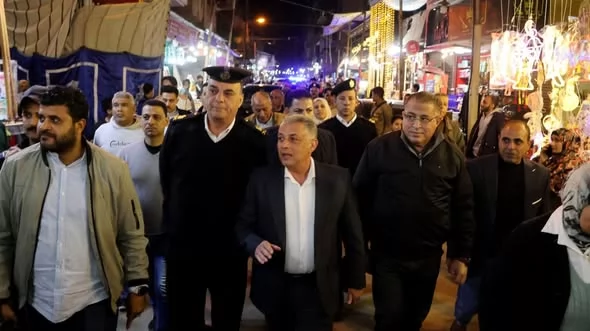 محافظ الإسماعيلية يتفقد أكبر شوارع بيع المسلتزمات الرمضانية ..صور