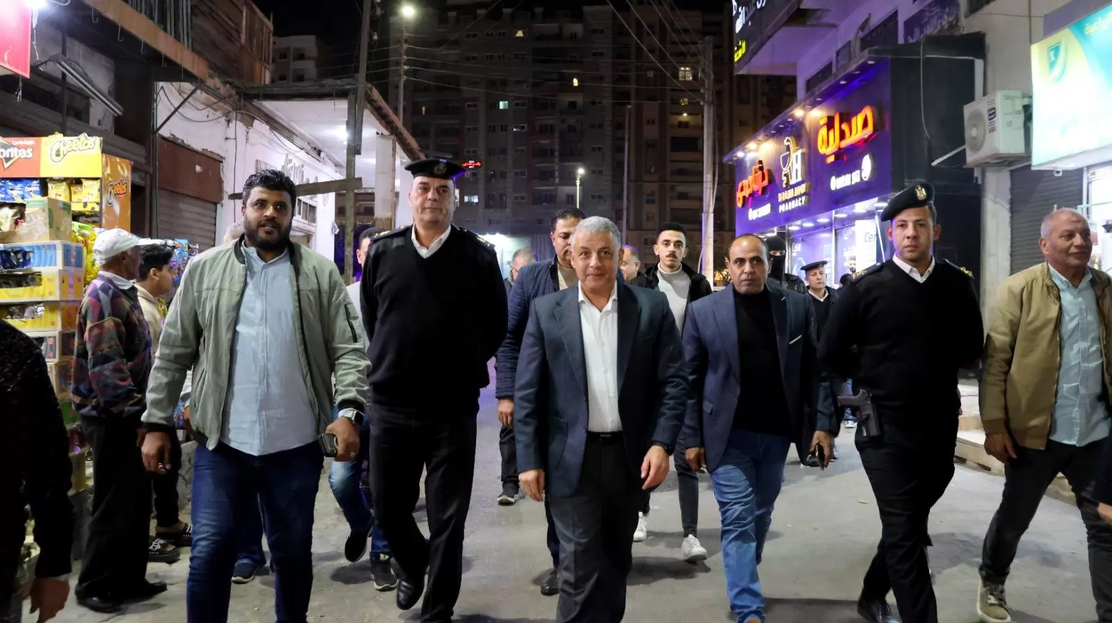 محافظ الإسماعيلية يتفقد أكبر شوارع بيع المسلتزمات الرمضانية ..صور