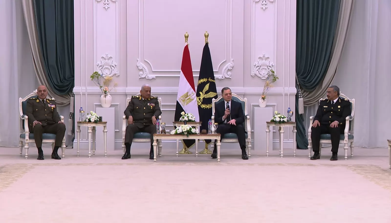 وزير الداخلية: التاريخ سيظل يخلد جهود و تضحيات رجال الشرطه والجيش