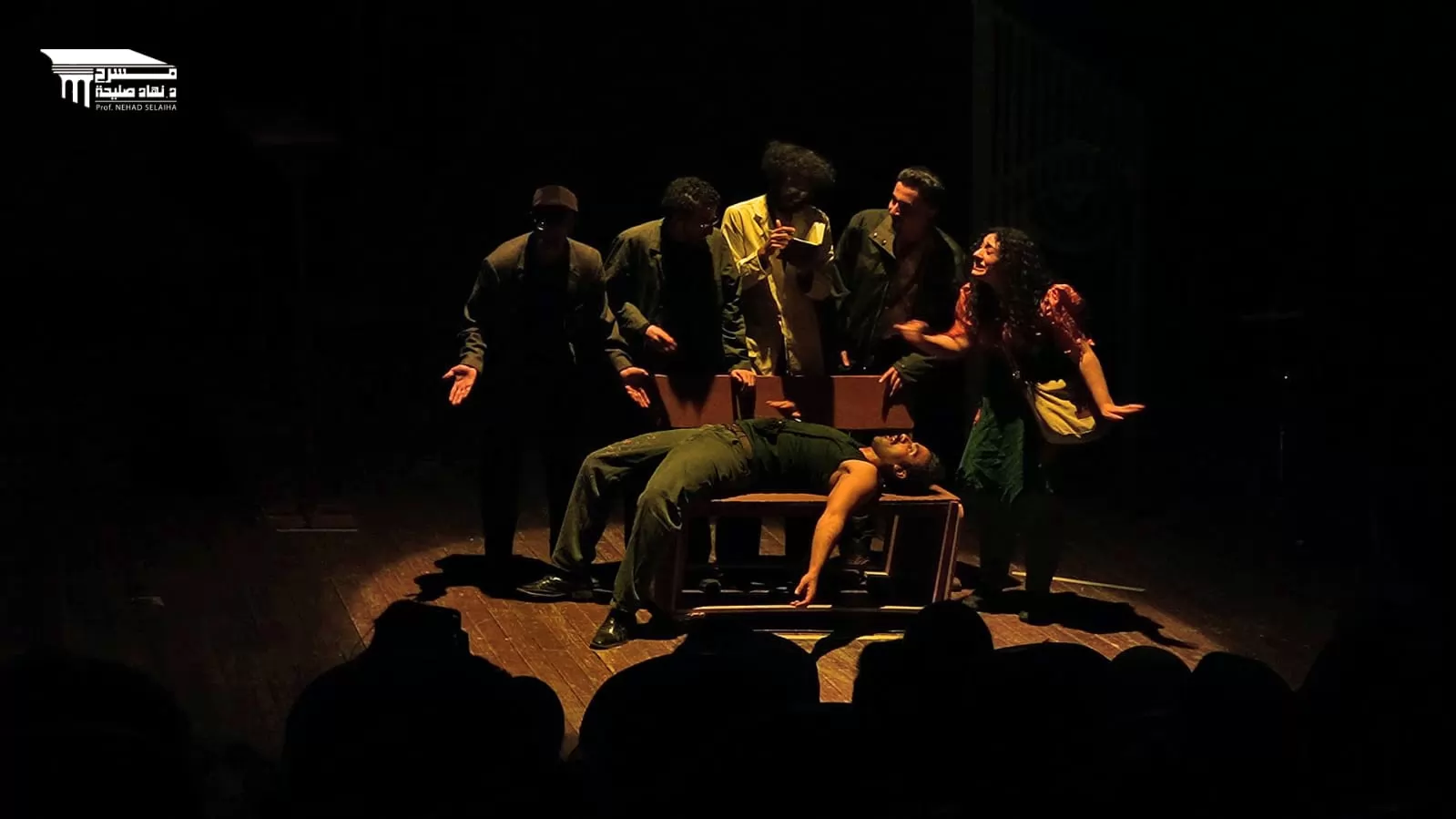 إقبال جماهيري لافت على عرض «المضطر يركب القطر» وحصاد 3 جوائز