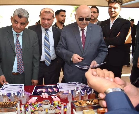صيدلة الجامعة المصرية الروسية تنظم معرض الطلاب لمستحضرات التجميل.