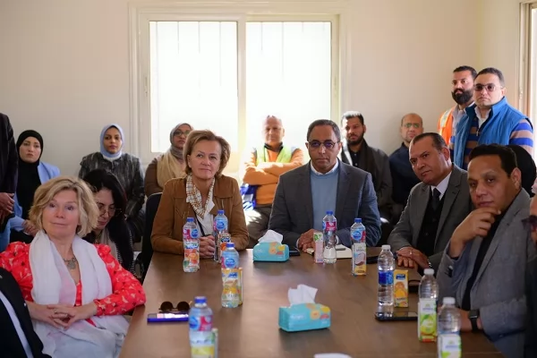 محافظ قنا وسفيرة الاتحاد الأوروبي يتفقدان مشروع المخلفات الصلبة 