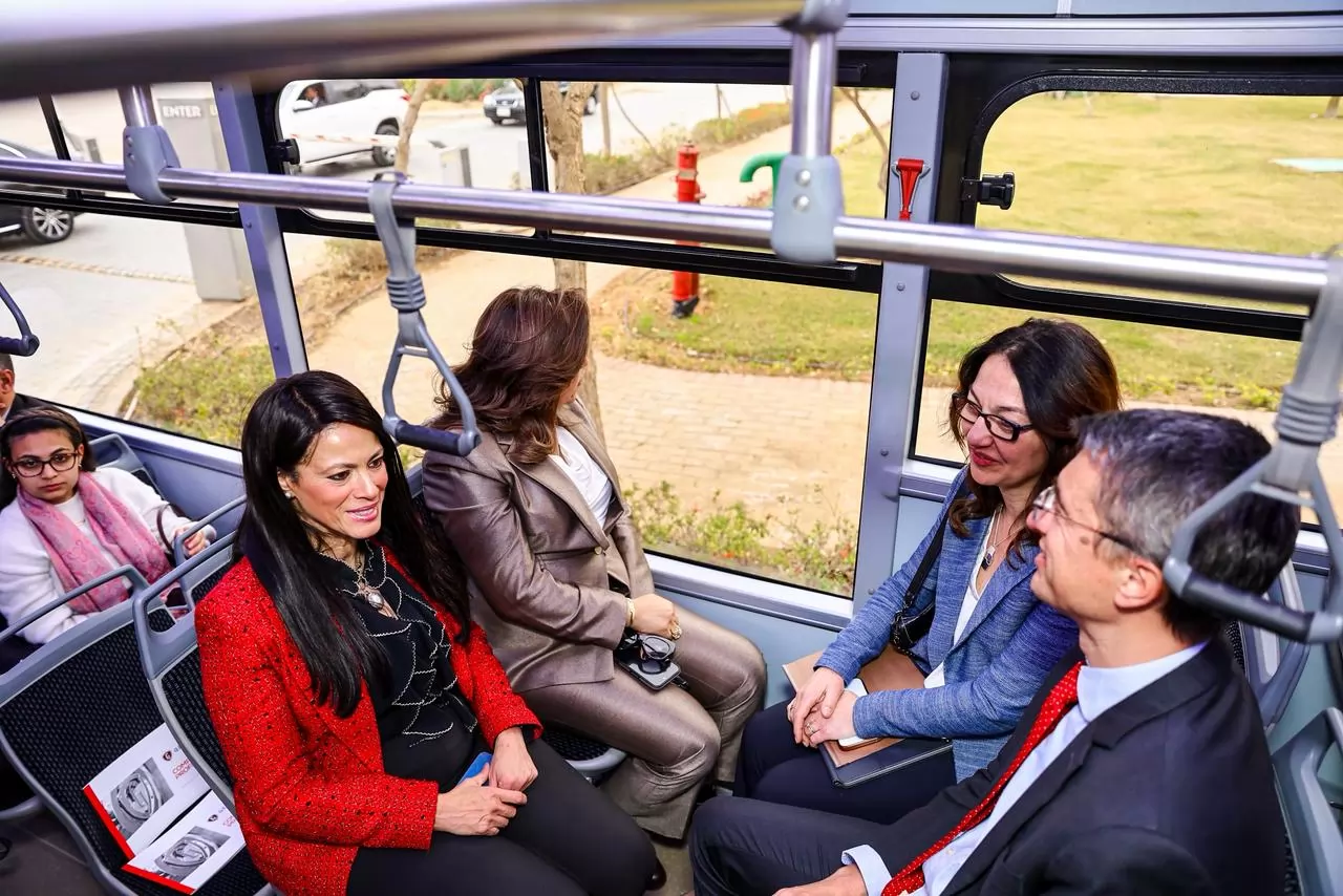 المشاط ومنال عوض يترأسان اجتماع مشروع تلوث الهواء بالقاهرة الكبرى