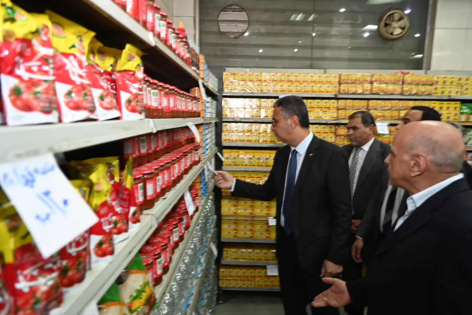 وزير التموين يتفقد عدد من أسواق القاهرة  