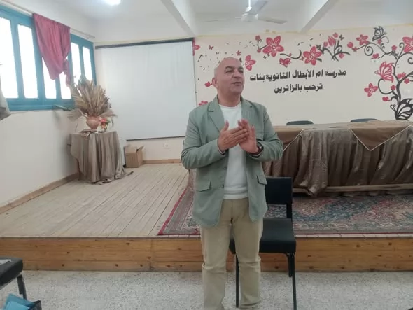 رئيس قسم الإسماعيلية يستعرض تعليمات تسجيل إستمارة الثانوية العامة