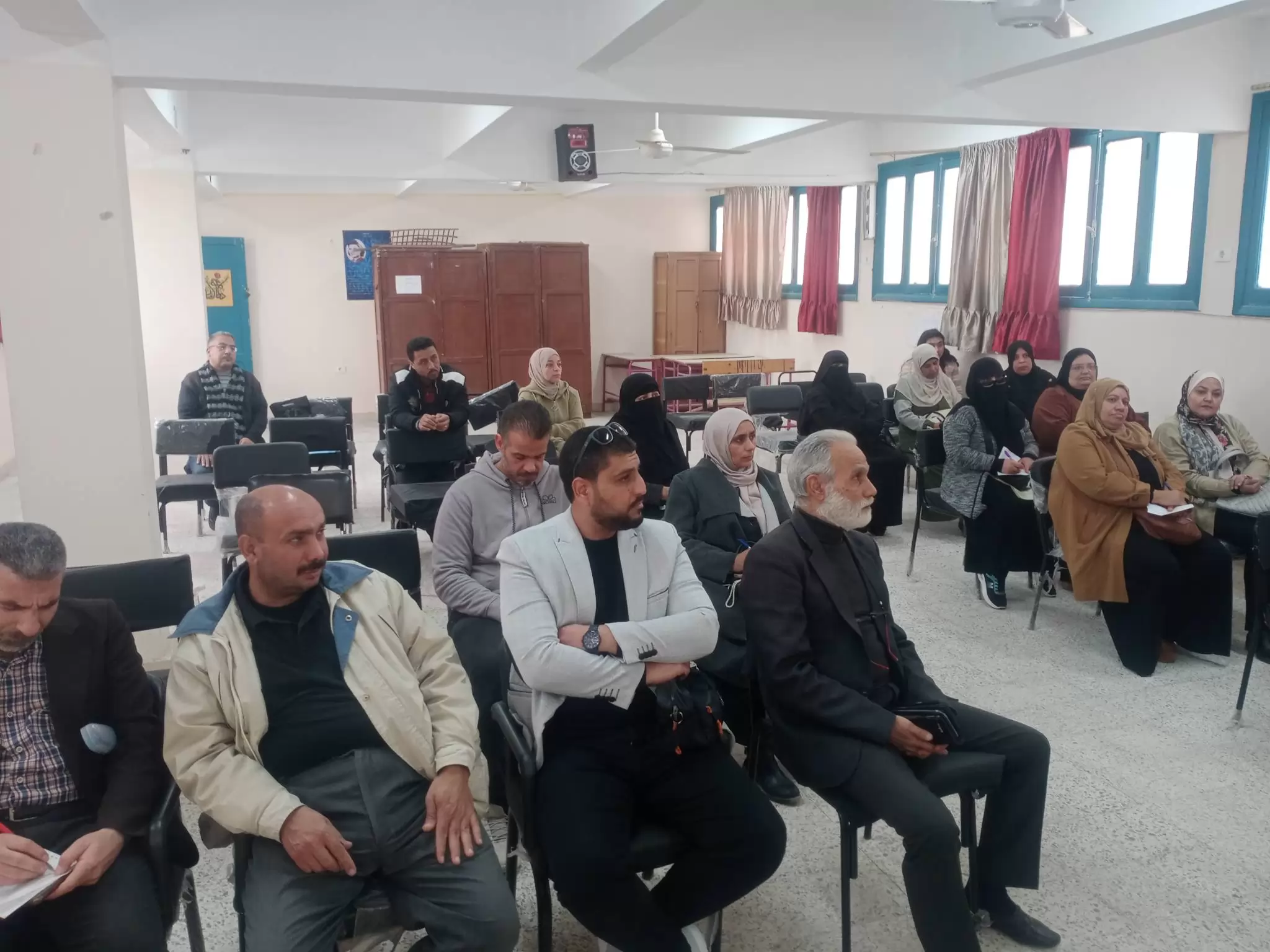 رئيس قسم الإسماعيلية يستعرض تعليمات تسجيل إستمارة الثانوية العامة