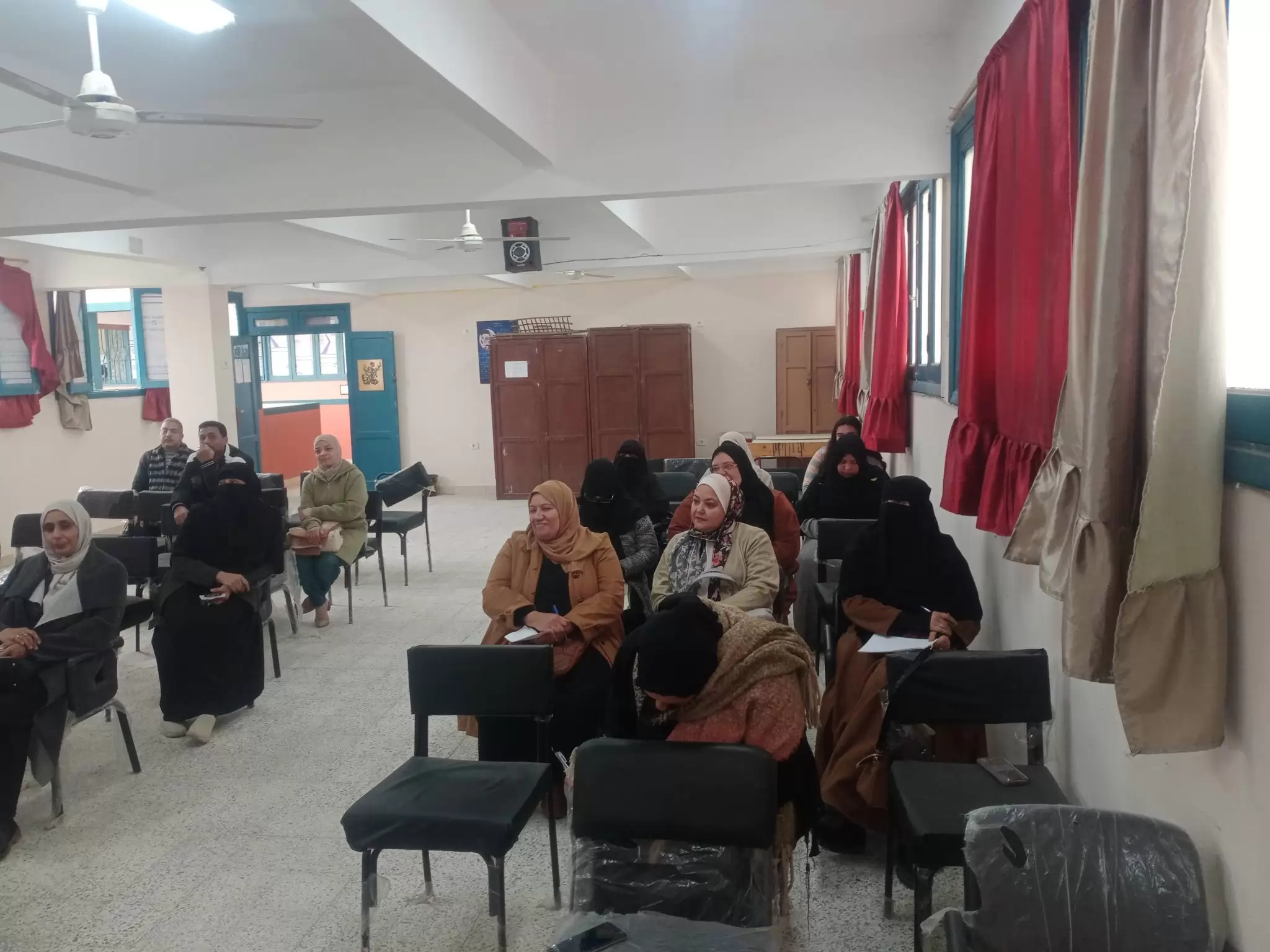 رئيس قسم الإسماعيلية يستعرض تعليمات تسجيل إستمارة الثانوية العامة