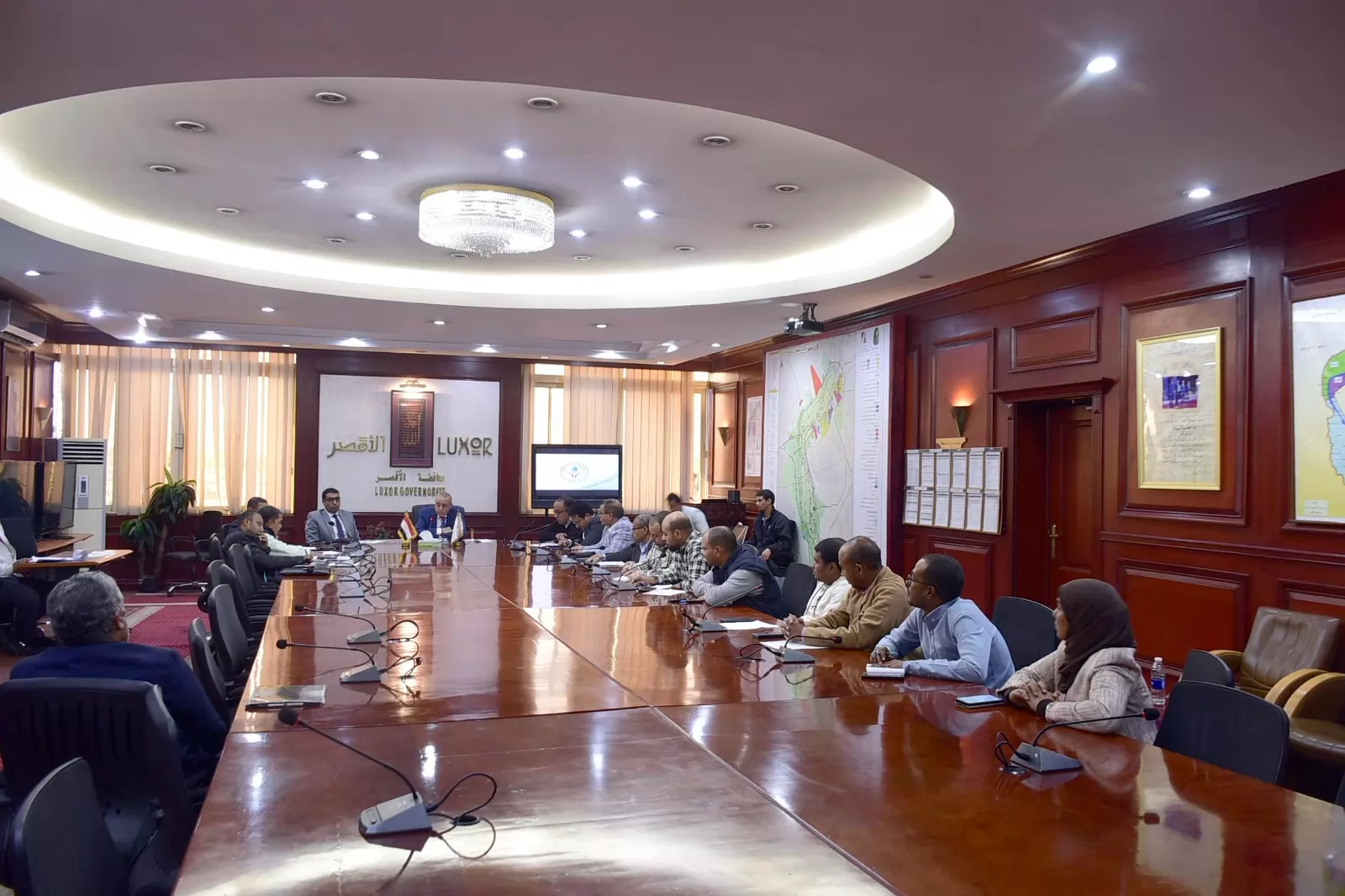 محافظ الأقصر يتابع الموقف التنفيذى لمشروعات حياة كريمة