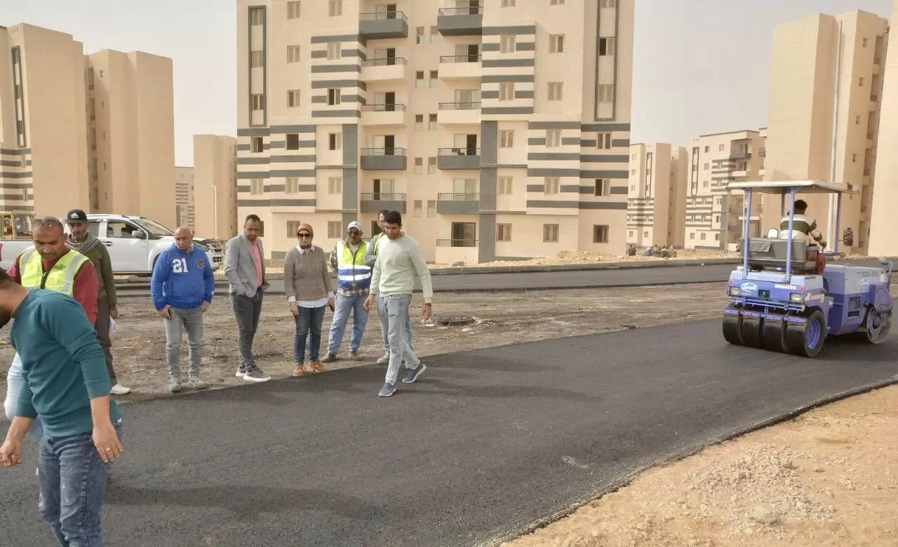رئيس الجهاز : رفع كفاءة الطرق والكهرباء في السويس الجديدة .. صور