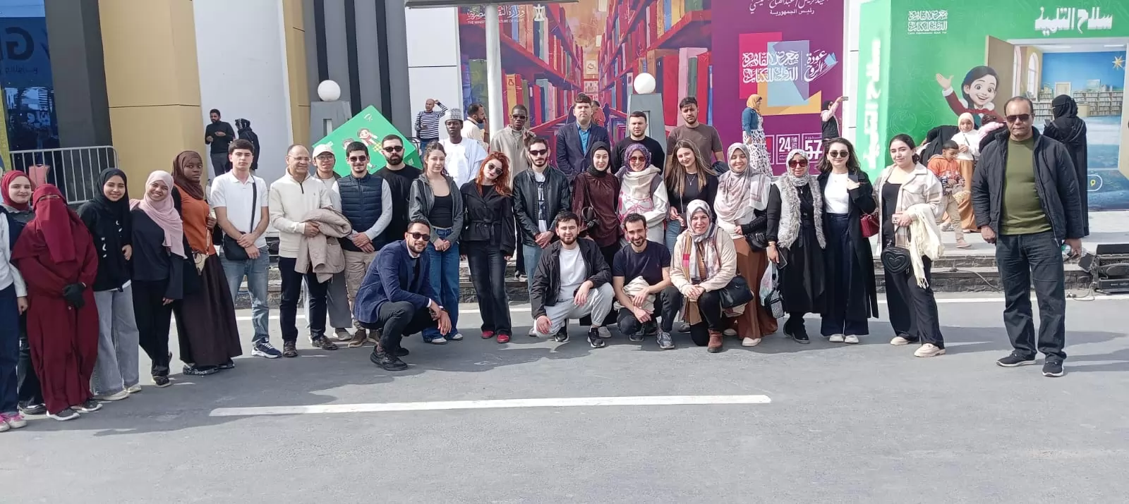 مشاركة واسعة للطلاب الوافدين في زيارة معرض القاهرة الدولي للكتاب