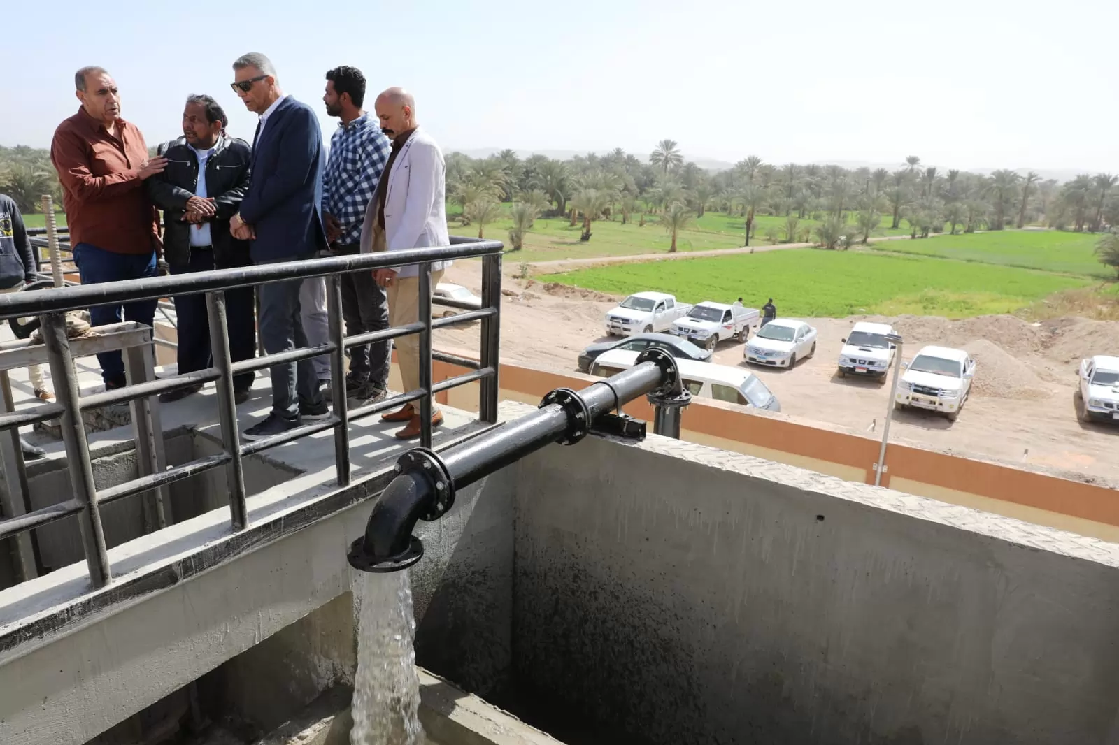 محافظ أسوان يعطى إشارة البدء للتشغيل التجريبى لمشروع الصرف الصحى 