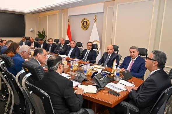 وزير التموين يبحث خطط تطوير صناعة السكر