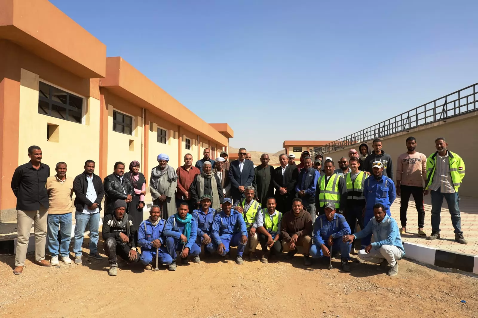 محافظ أسوان يعطى إشارة البدء لمشروع محطة المعالجة بالرديسية بحرى