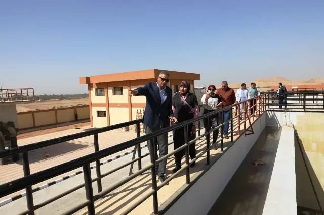 محافظ أسوان يعطى إشارة البدء لمشروع محطة المعالجة بالرديسية بحرى