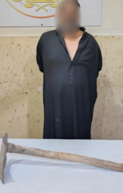 الداخلية تكشف تفاصيل لشخص عارى وحطم 3 سيارات بفأس بالشرقية 