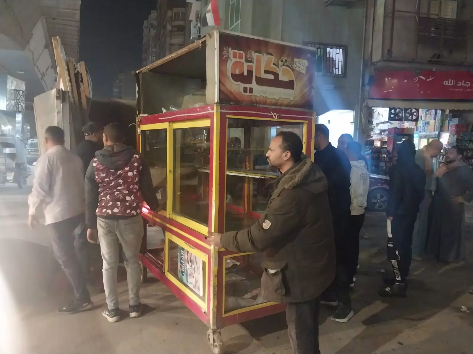 محافظة الجيزة ترفع إشغالات وتعديات الباعة الجائلين بشارع العريش 