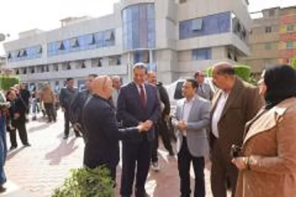 محافظ دمياط يتفقد حملة  التبرع بالدم بشركة المياه