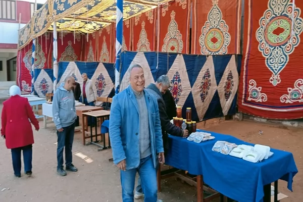 وكيل التعليم بأسيوط يتفقد معرض منتجات المدارس الزراعية 