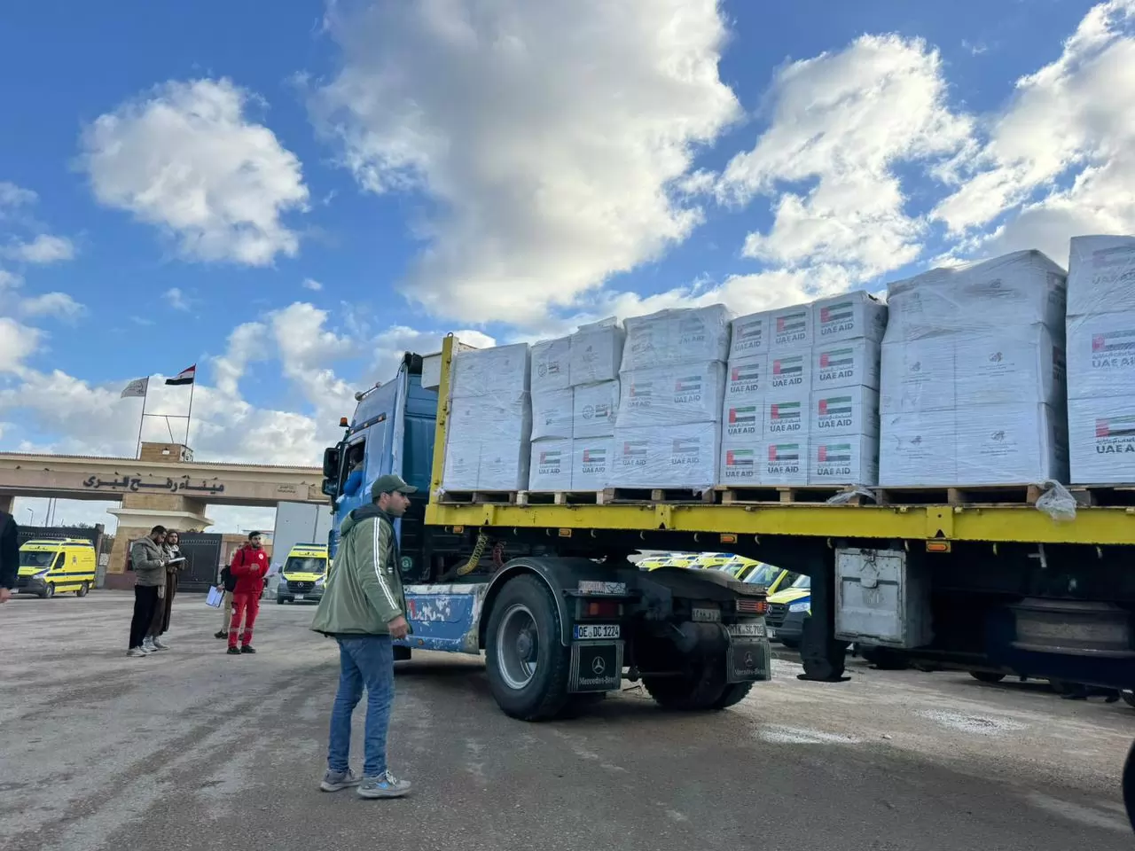 وصول 25 شاحنة مساعدات إماراتية جديدة لأهالي قطاع غزة.