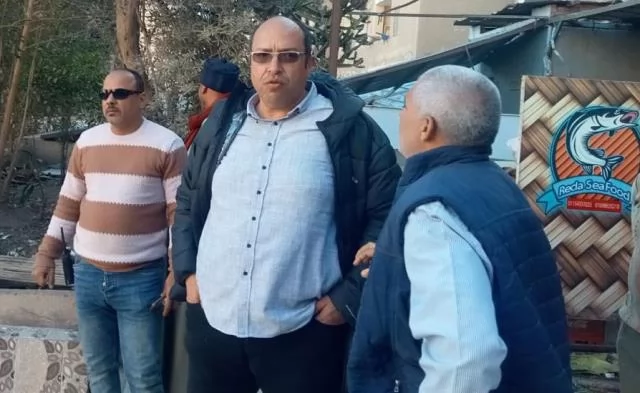 قيادات جهاز مدينة بدر تغلق 25 محل فى 