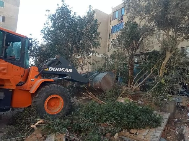 قيادات جهاز مدينة بدر تغلق 25 محل فى 