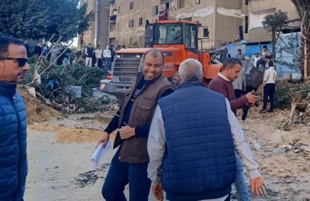 قيادات جهاز مدينة بدر تغلق 25 محل فى 