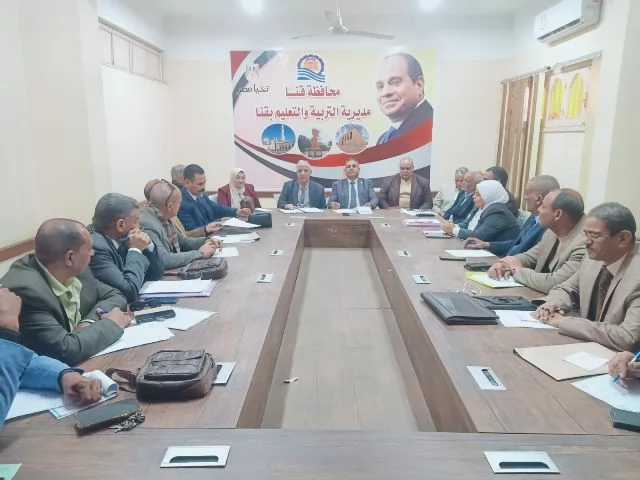 وكيل تعليم قنا يتابع استعدادات بدء الدراسة بالفصل الدراسي الثاني