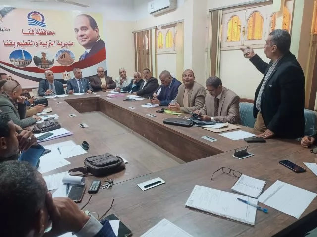 وكيل تعليم قنا يتابع استعدادات بدء الدراسة بالفصل الدراسي الثاني