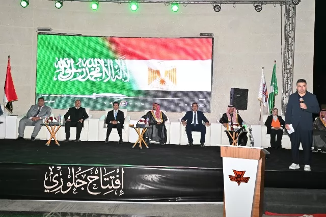 قيادات الشباب والرياضة وجهاز العاشر يفتتحون نادى 