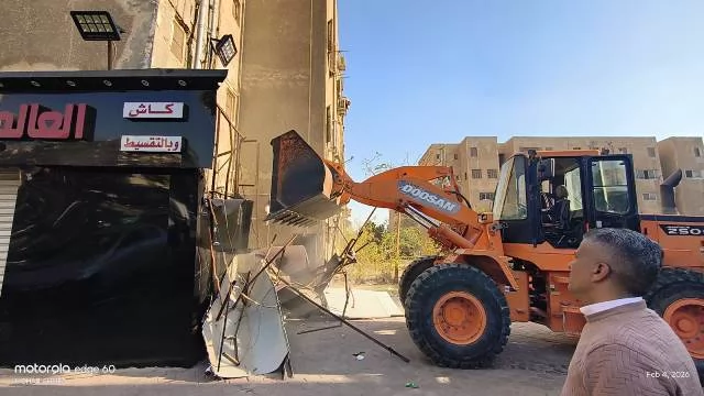 رئيس جهاز مدينة 6 أكتوبر يقود حملة مكبرة لغلق الوحدات المخالفة.. 
