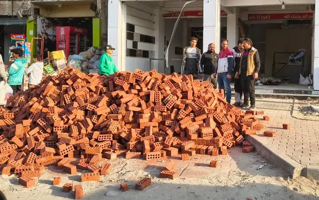 رئيس جهاز مدينة 6 أكتوبر يقود حملة مكبرة لغلق الوحدات المخالفة.. 