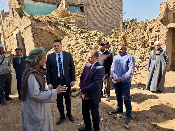 النيابة الإدارية بقنا تتابع حادث انهيار عقار بمركز دشنا