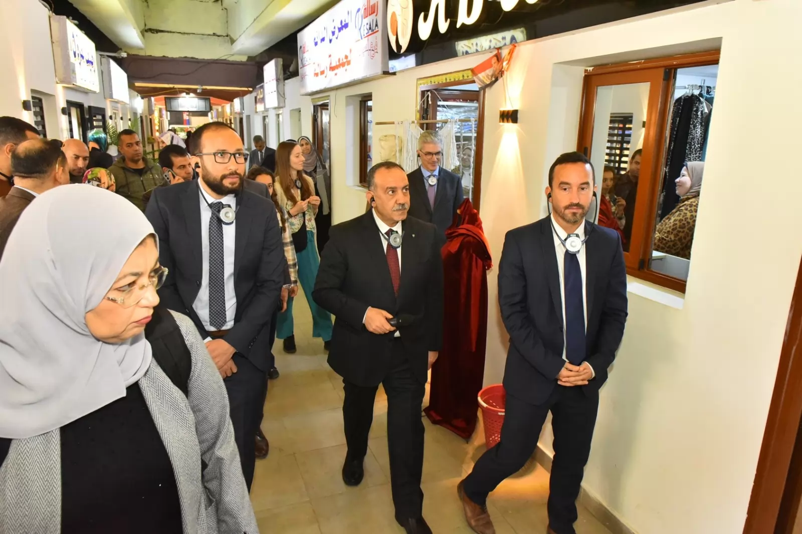 محافظ أسيوط يعرض تجربة 