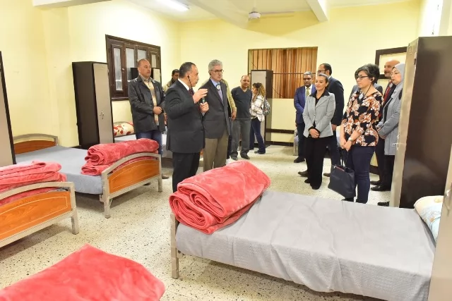 محافظ أسيوط ووفد