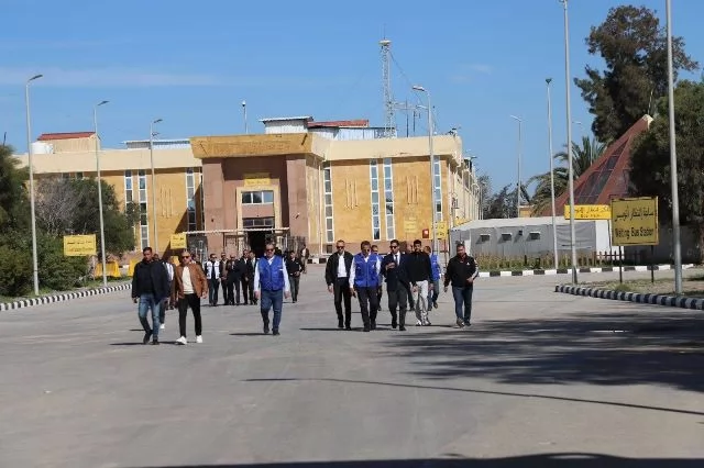 مجاور ونائب رئيس الوزراء ووزير الصحة يتفقدان معبر رفح البري 