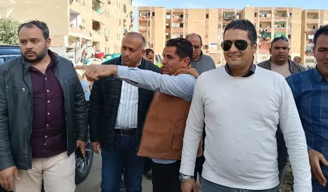 شاهد أهم فيديو.. قيادات جهاز بدر يغلقوا 80 محل بمنطقة الزلزال للت