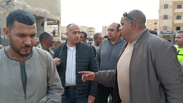 شاهد أهم فيديو.. قيادات جهاز بدر يغلقوا 80 محل بمنطقة الزلزال للت