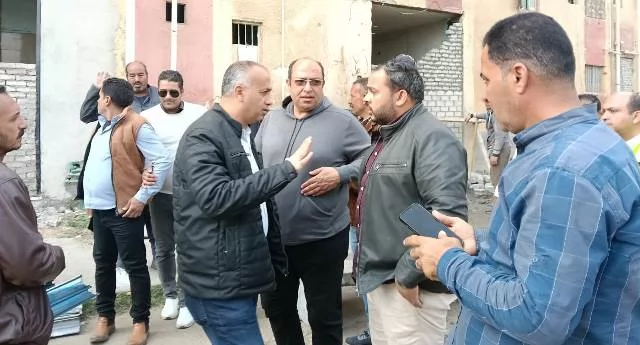 شاهد أهم فيديو.. قيادات جهاز بدر يغلقوا 80 محل بمنطقة الزلزال للت