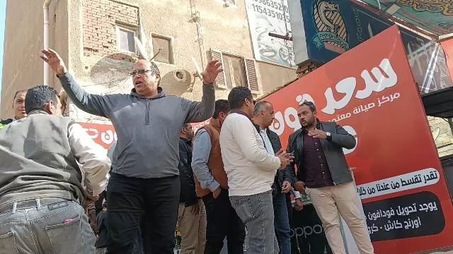 شاهد أهم فيديو.. قيادات جهاز بدر يغلقوا 80 محل بمنطقة الزلزال للت