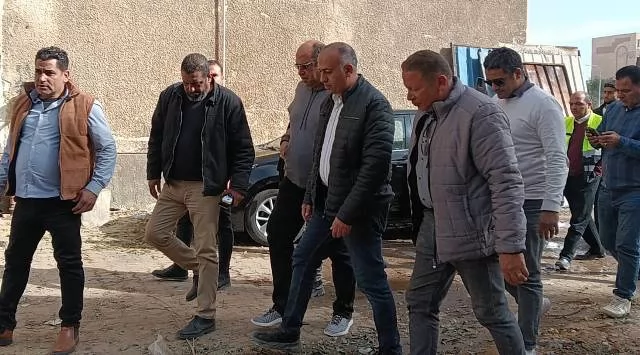 شاهد أهم فيديو.. قيادات جهاز بدر يغلقوا 80 محل بمنطقة الزلزال للت