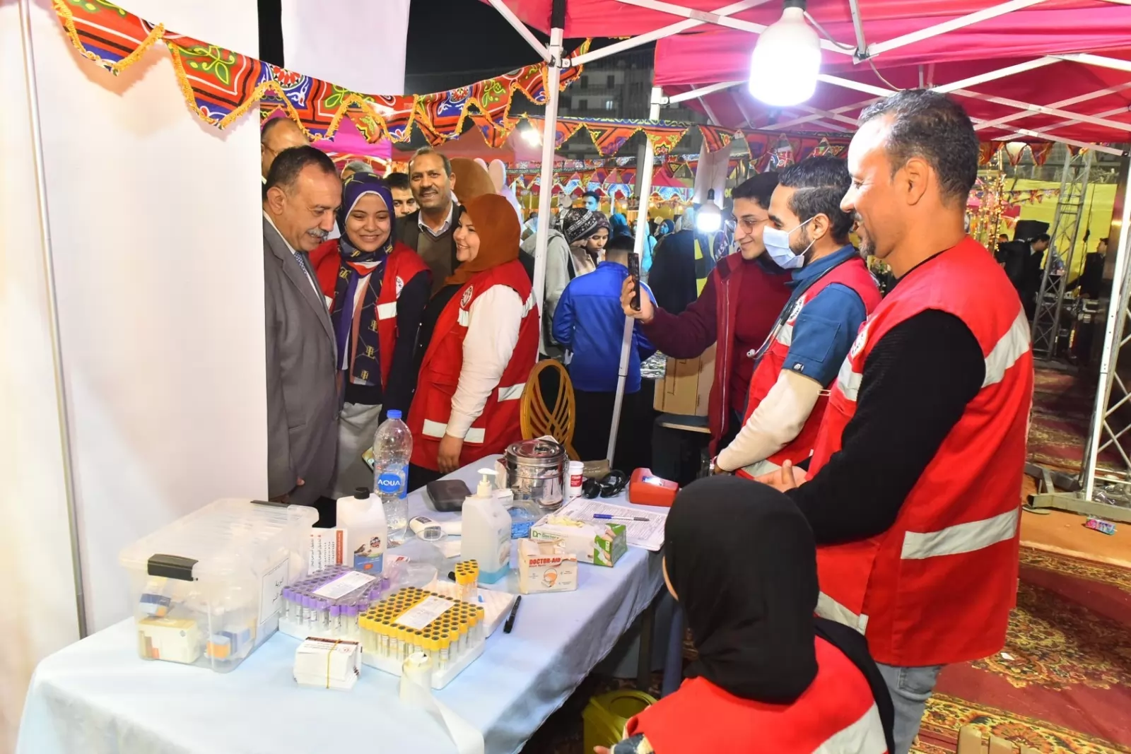 محافظ أسيوط يتفقد معرضًا للمنتجات والسلع المتنوعة..صور