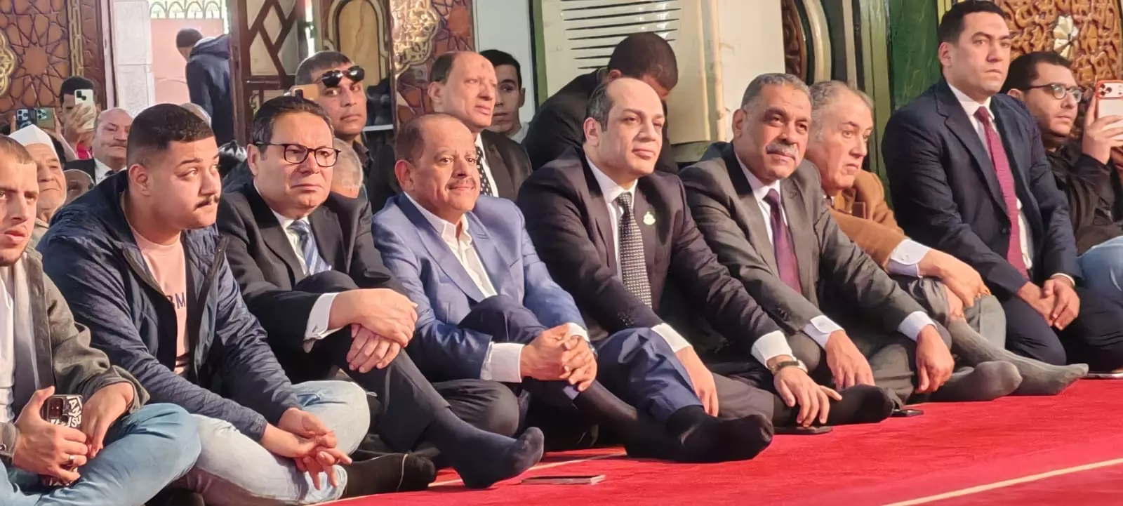 وزير الأوقاف والمفتي يؤدون صلاة الجمعة بمسجد النصر في المنصورة 