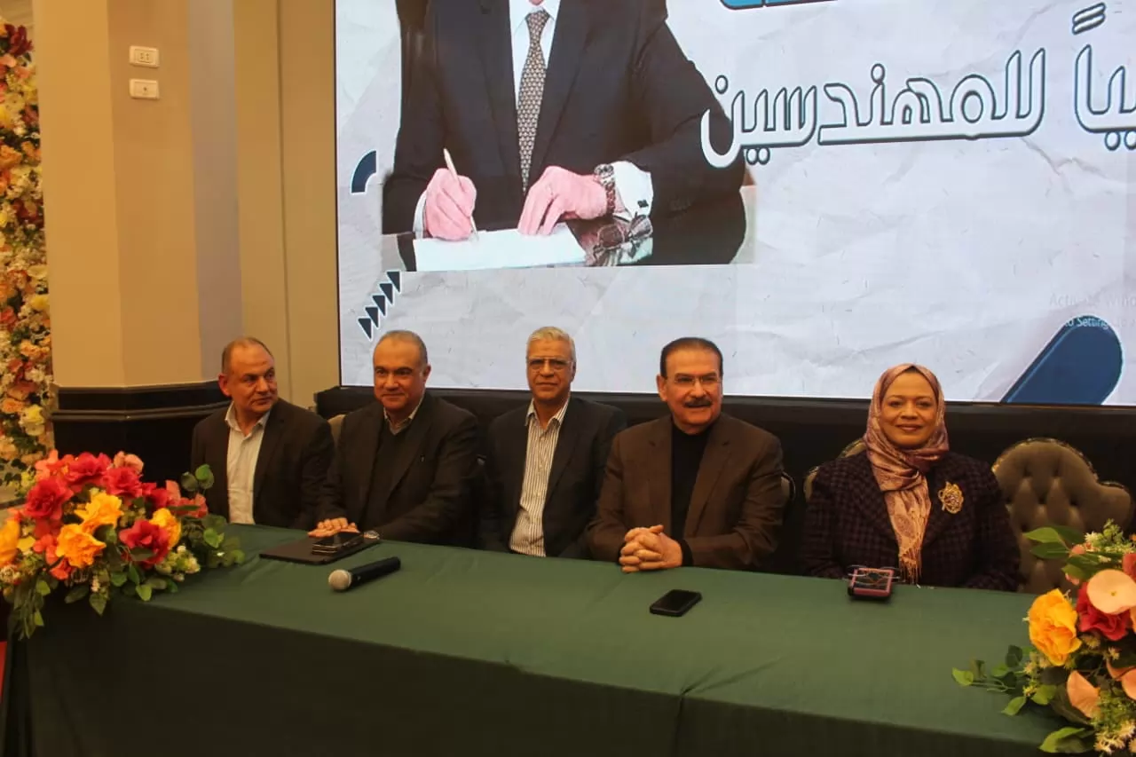 هاني ضاحي يلتقي مهندسي السويس ويستعرض برنامجه الانتخابي ويطرح فكر