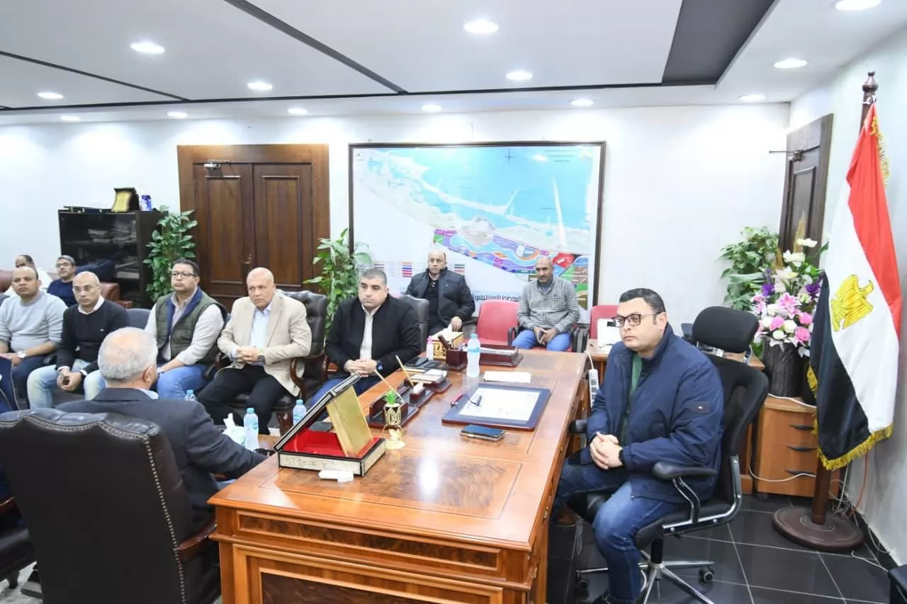 اجتماع موسع لوزير الإسكان لمتابعة مشروعات رأس الحكمة الجديدة