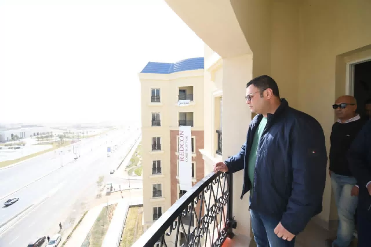 وزير الإسكان يتابع تسليم وحدات الحي اللاتيني بالعلمين الجديدة