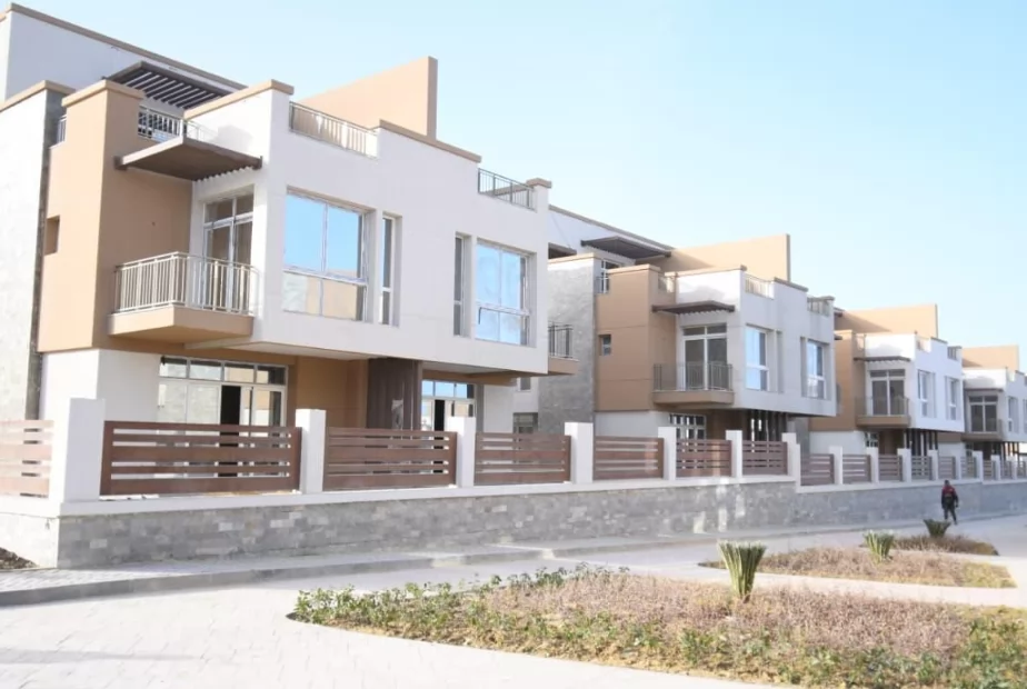 وزير الإسكان يوجه بتكثيف الأعمال والانتهاء من مشروعات مارينا في م