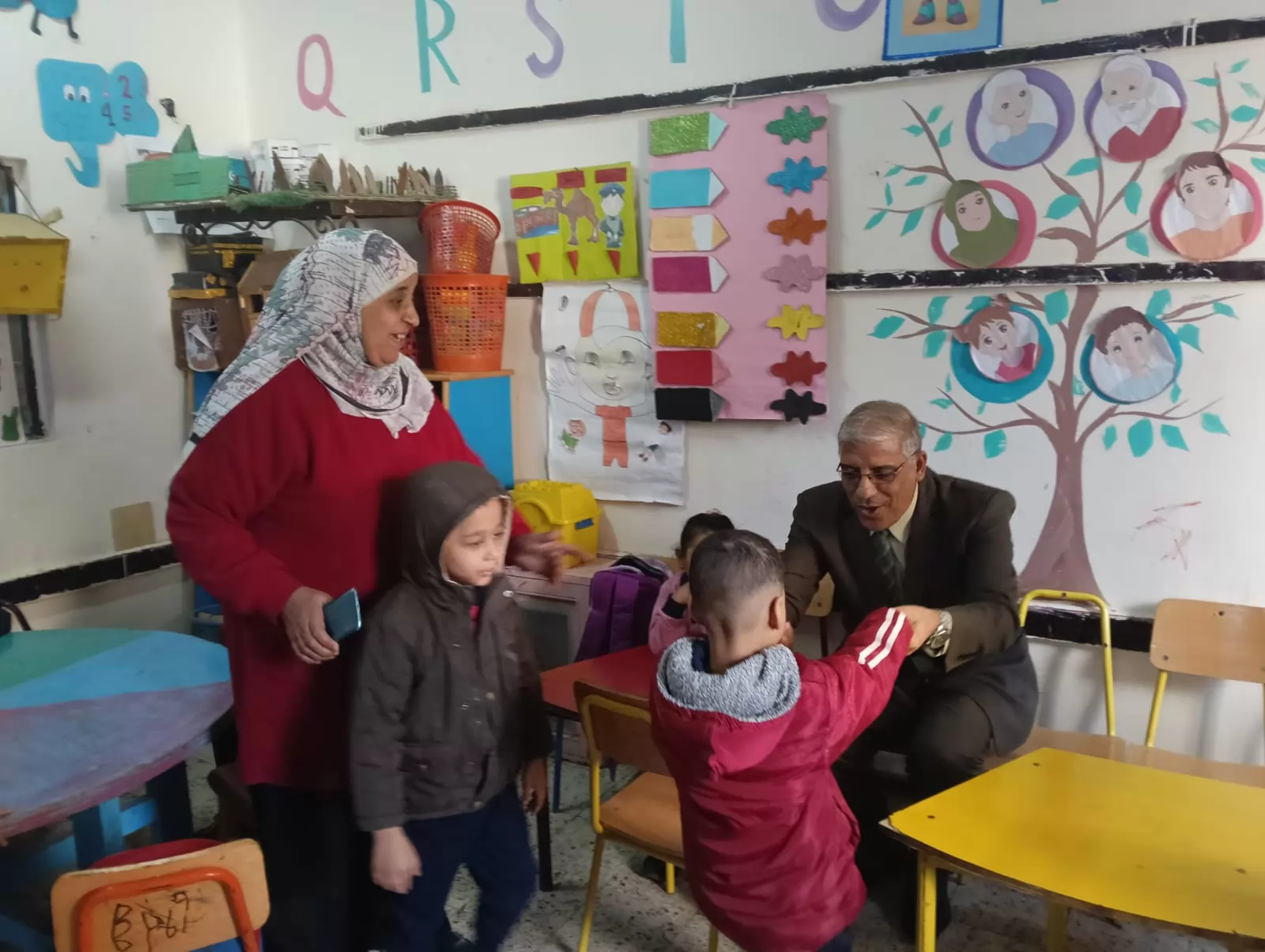 وكيل وزارة التعليم بقنا يتابع بدء الدراسة بالفصل الدراسي الثاني 